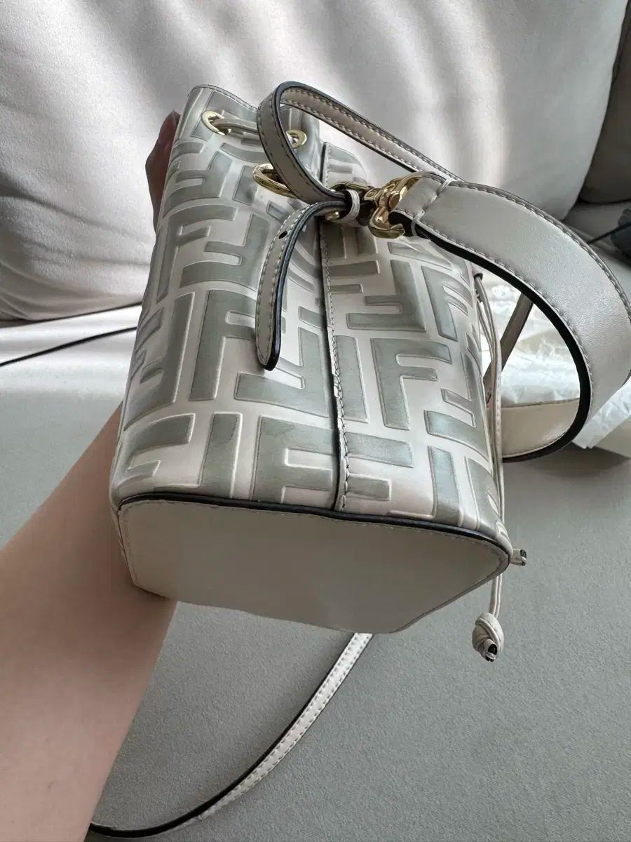 フェンディ モントレゾール