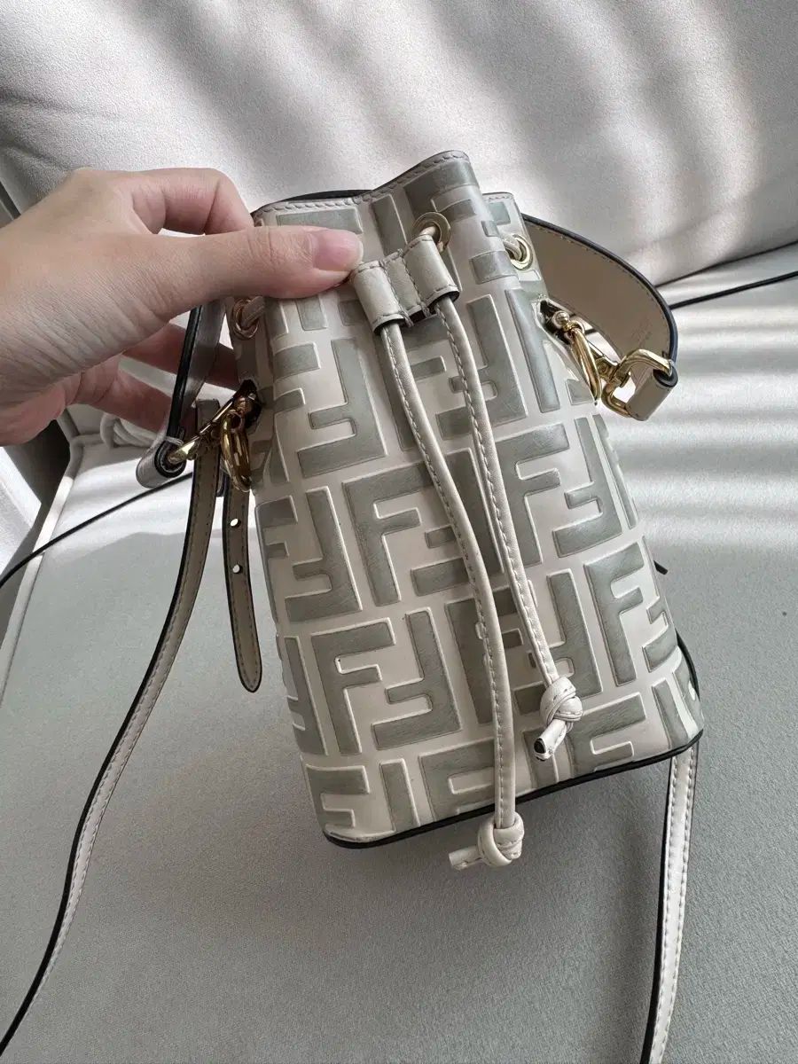 FENDI フェンディ モントレゾール バケットバッグ