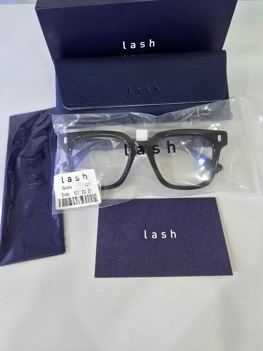 ラッシュメガネ シアン C1 黒 color チャ スンウォン着用