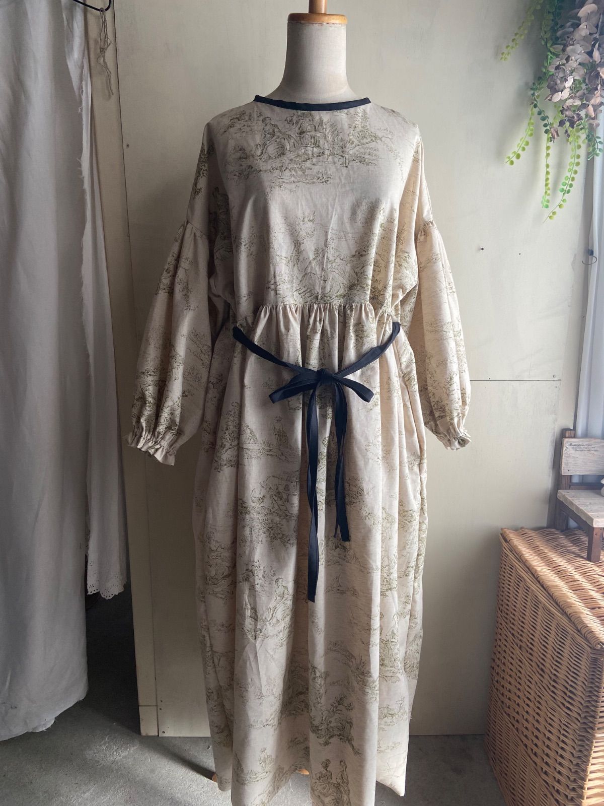 ギャザーワンピース サイドリボン