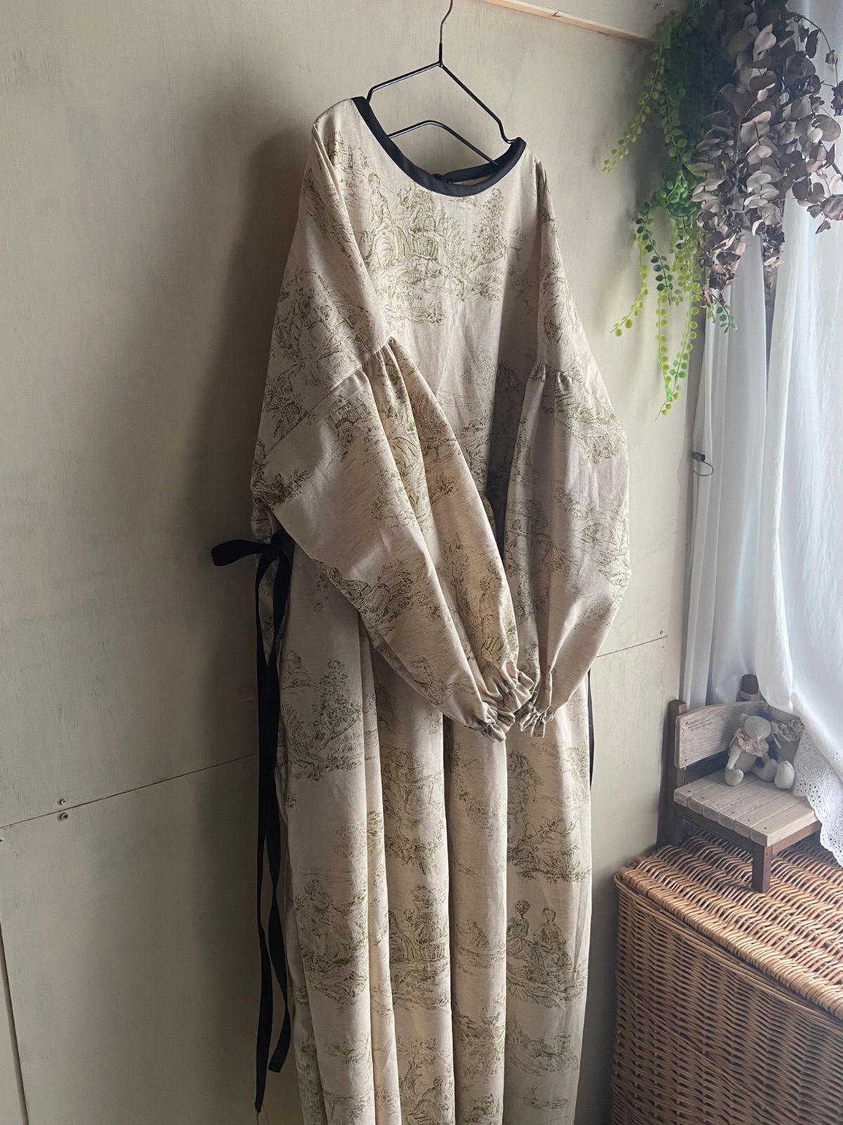 トワルドジュイ YUWA ギャザーワンピース サイドリボン コットンリネンワンピース