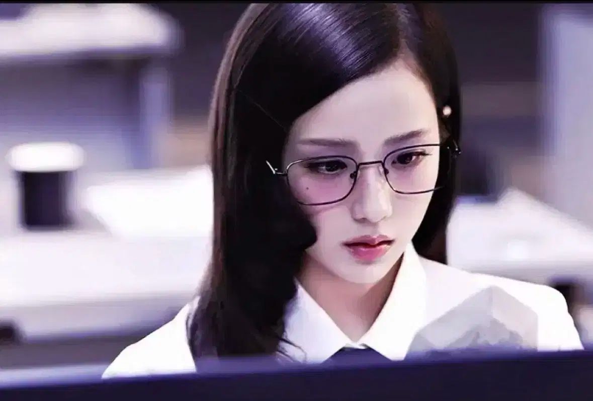 カリンメガネフレーム リカS C1 COLOR ジス ミンジ着用