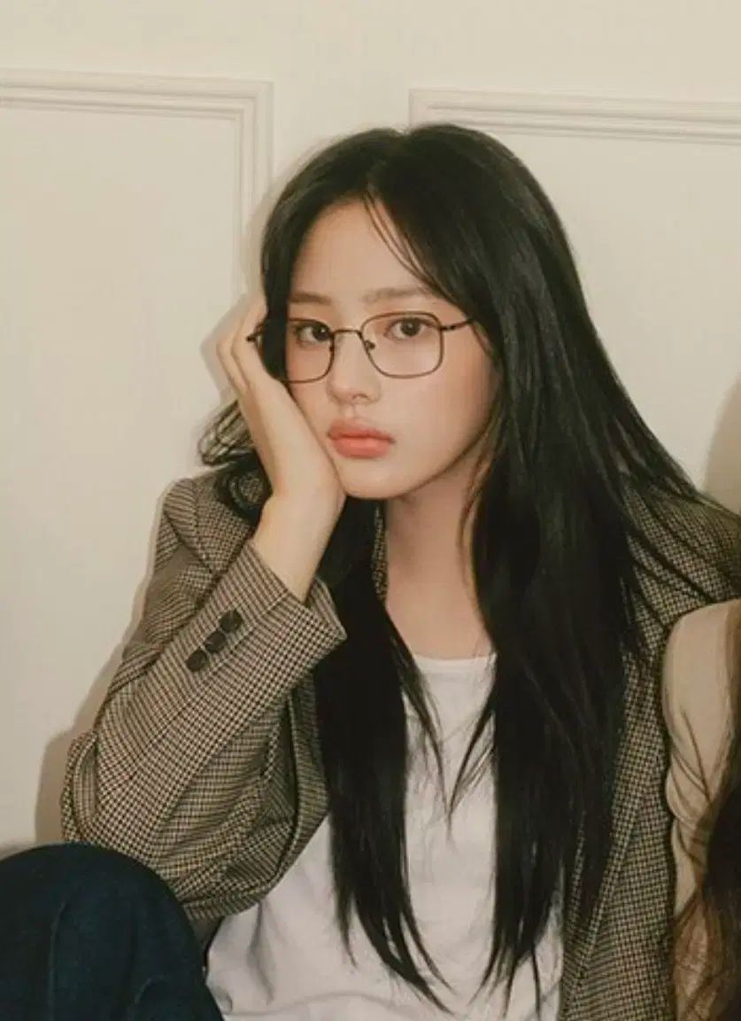 カリンメガネフレーム リカS C1 COLOR ジス ミンジ着用