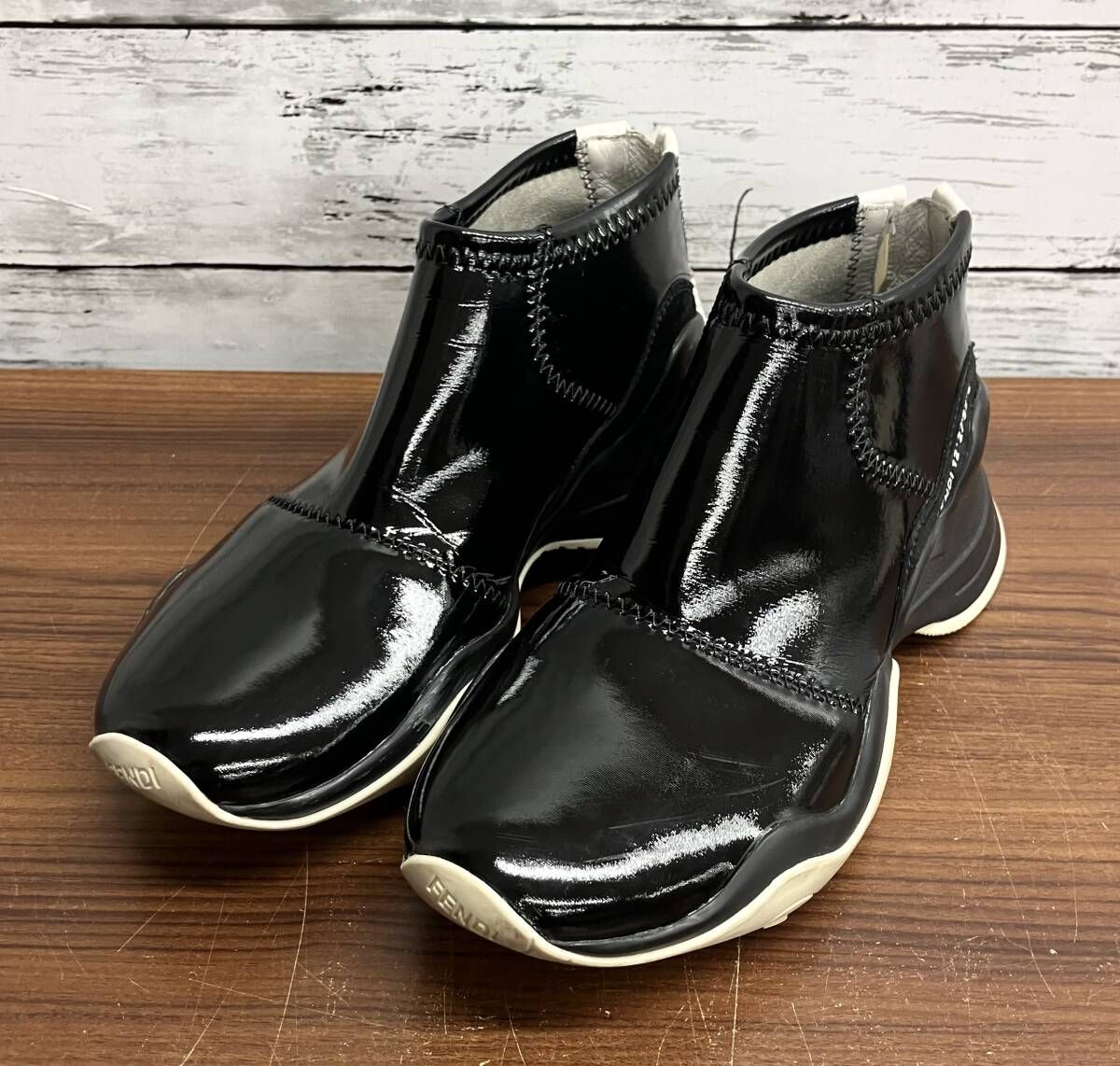 FENDI エナメルスニーカー 約22.5cm