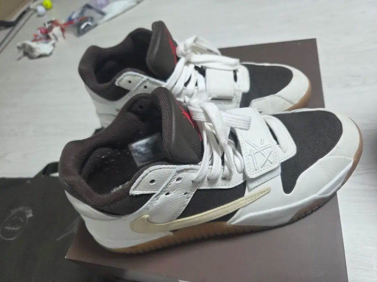 275 ジョーダン x トラヴィス スコット ジャンプマン ジャック TR アンド DARK モカ