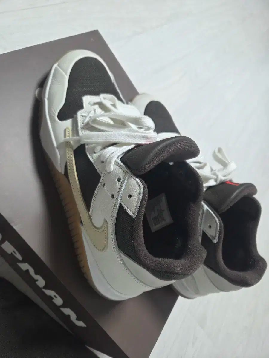 275 ジョーダン x トラヴィス スコット ジャンプマン ジャック TR アンド DARK モカ