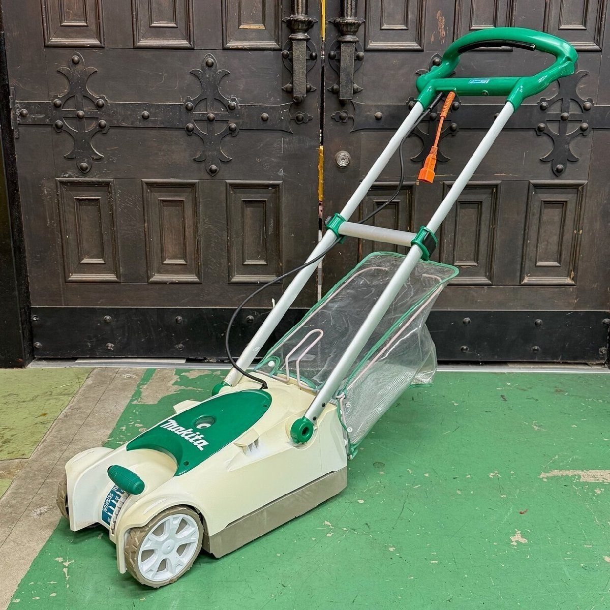 F2943 マキタ 230mm 電動芝刈機 MLM2301 makita 芝刈り機 手押し A1