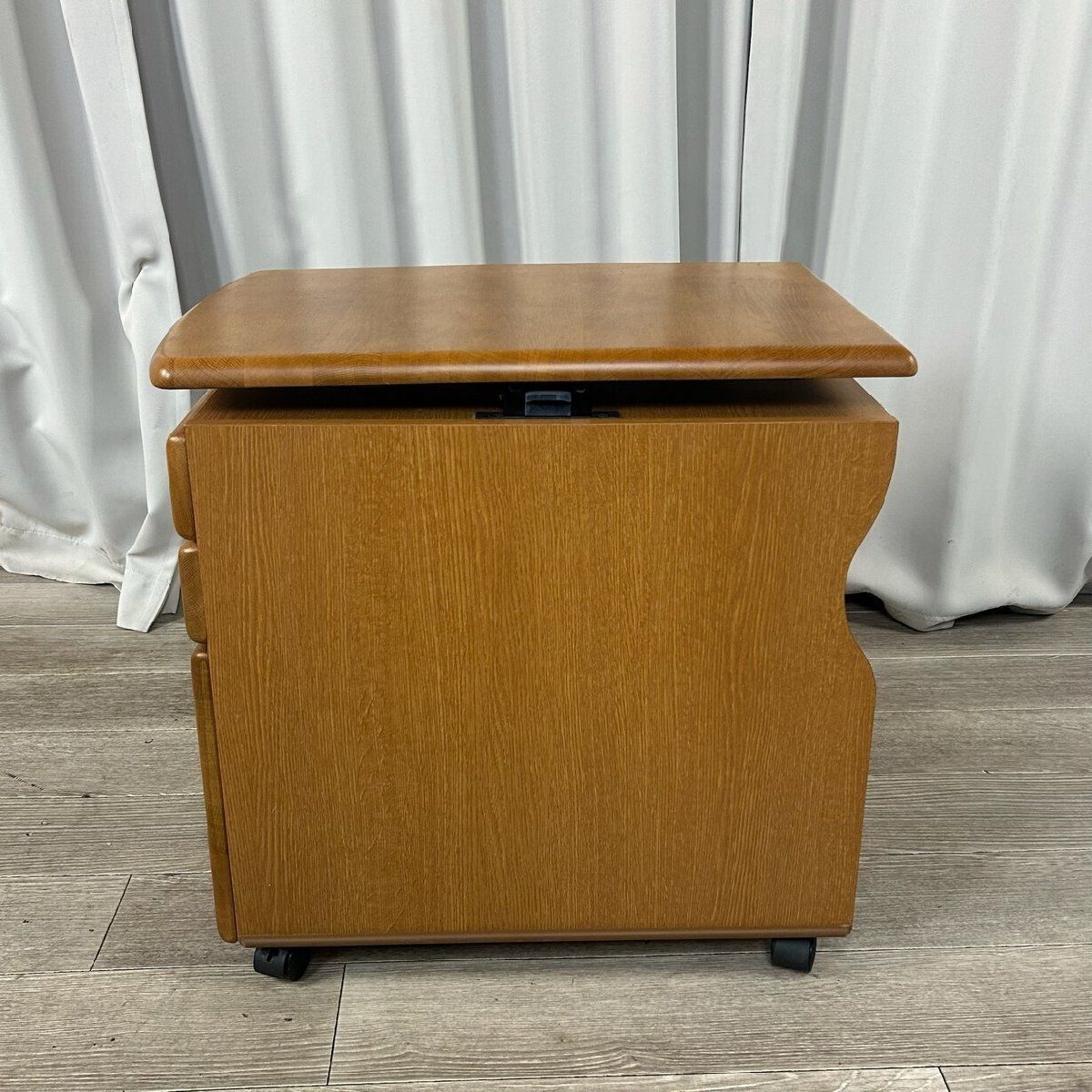 サイドキャビネット