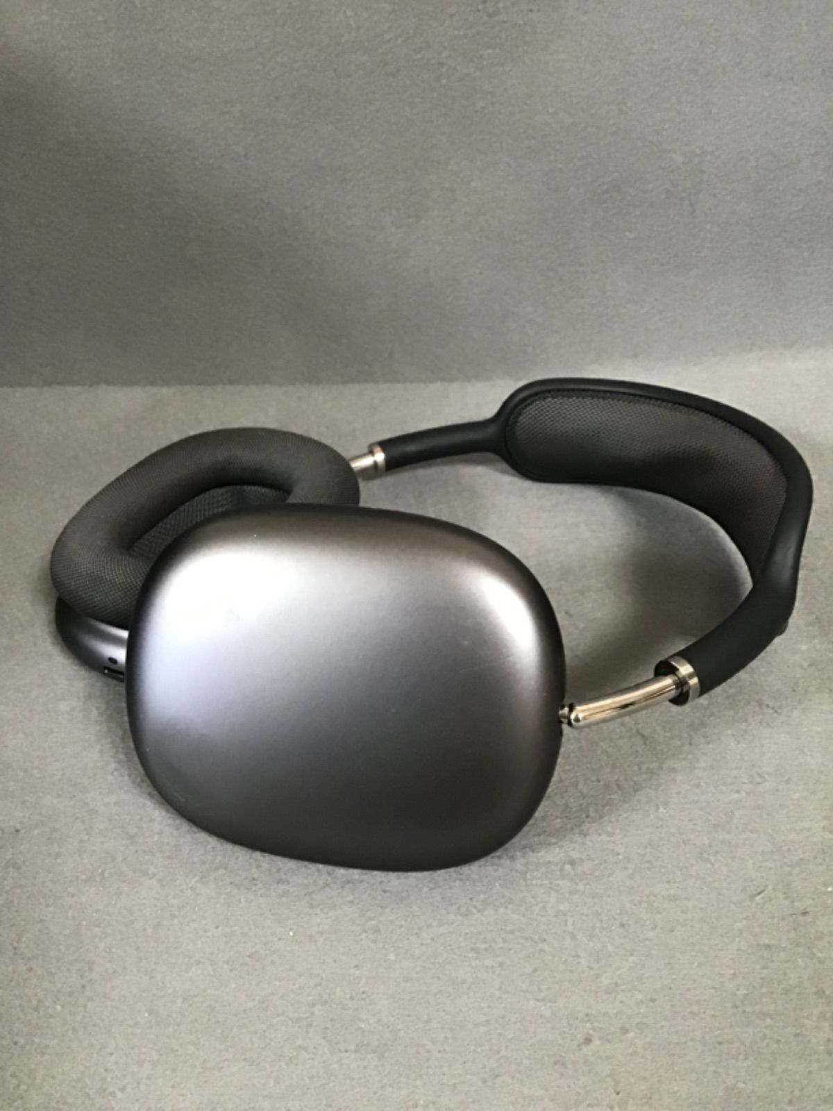 美品 AirPods Max ブルートゥースヘッドホン ミッドナイト色 アップル