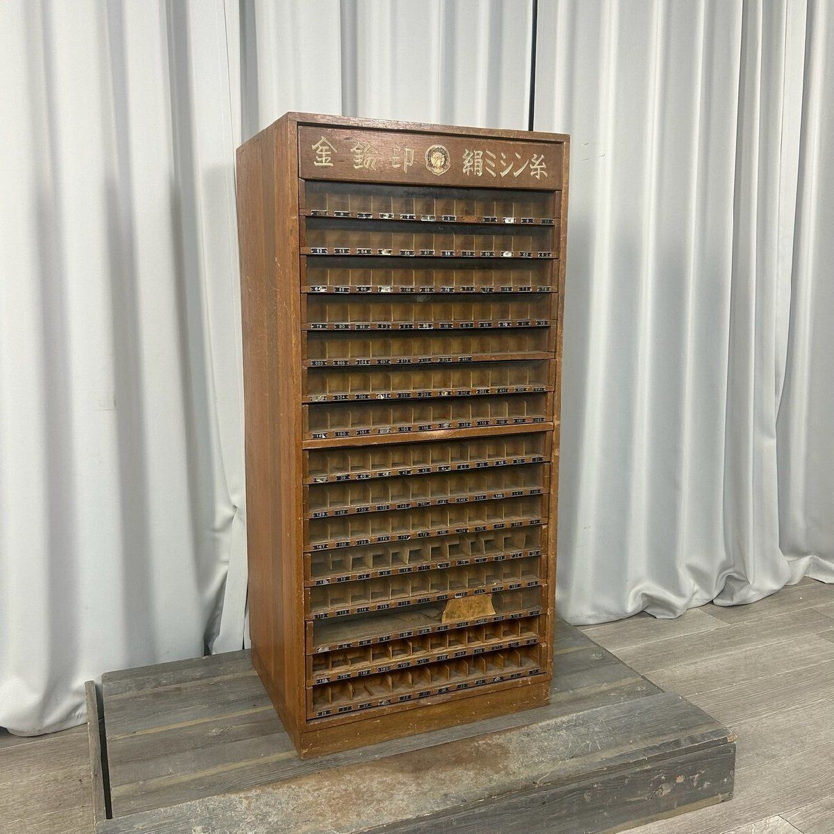 GU00 昭和レトロ 金鈴印 絹 ミシン糸 業務用 ミシン糸 ケース 小物入れ 裁縫 収納棚 店舗什器 糸付き 収納ケース 神奈川県秦野市 A3