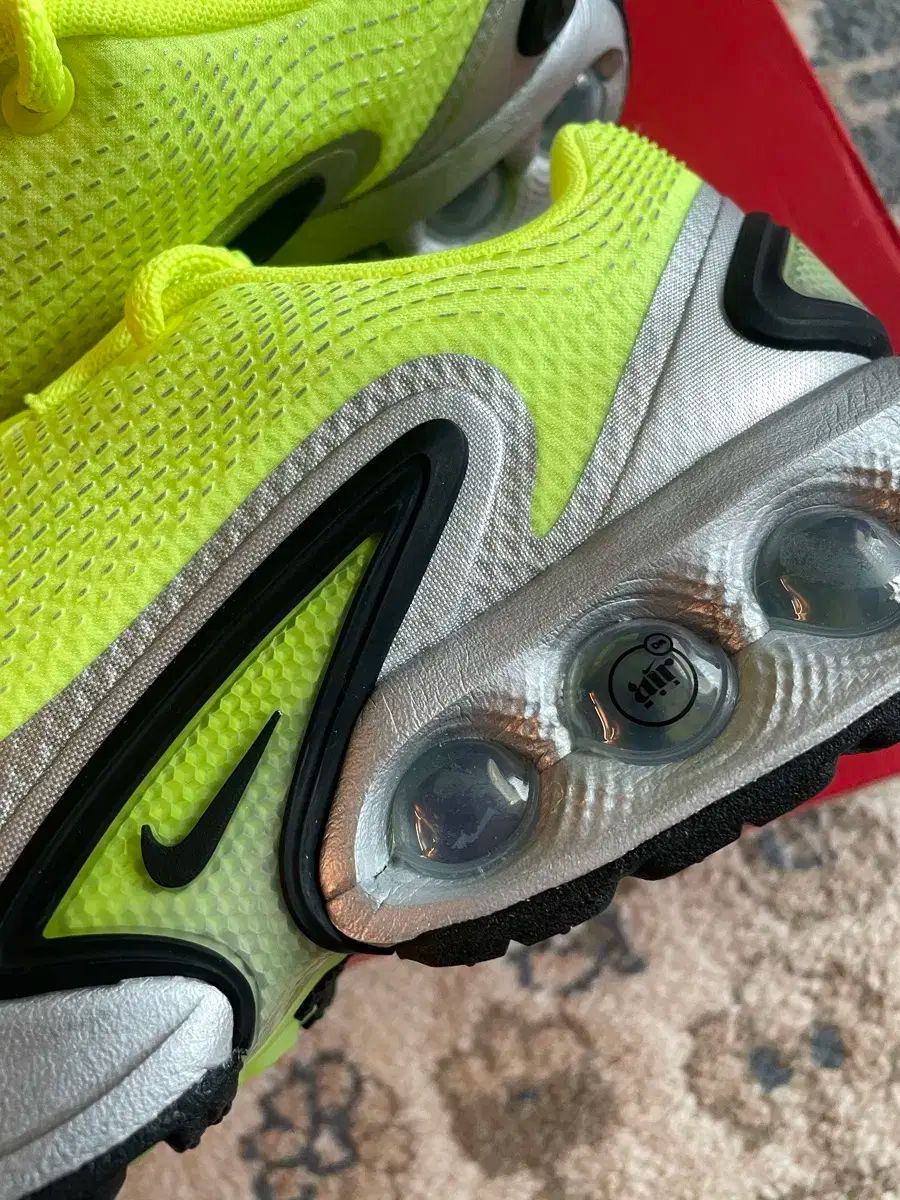 ナイキ エアマックス Dn ブラック ボルト グロー 270