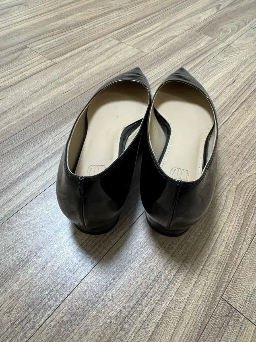 lhou SIE シエ イヴ フラット 245 eve