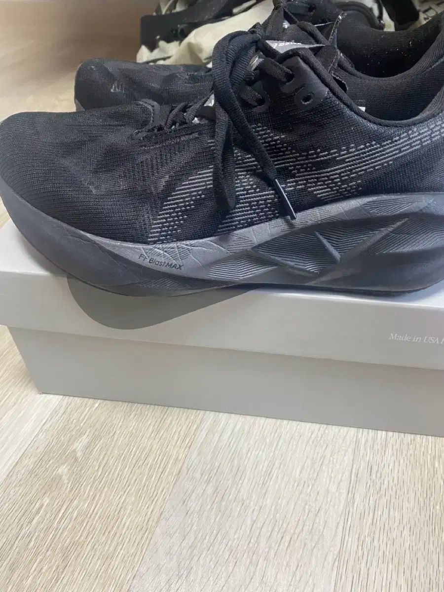 アシックス ランニングシューズ ノヴァブラスト5 ブラック