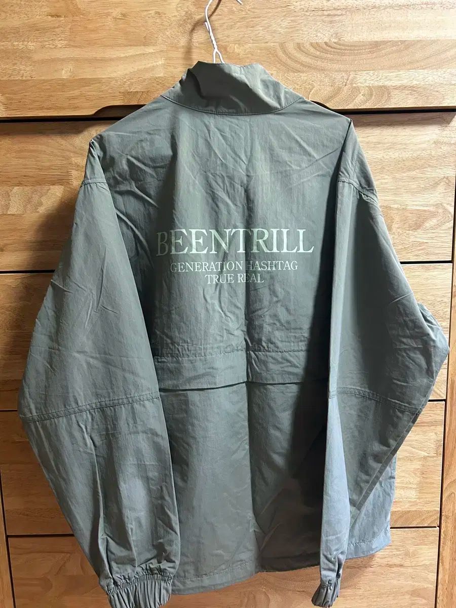 빈트릴 WIND AND WISH シールド オーバーサイズ アノラック カーキ