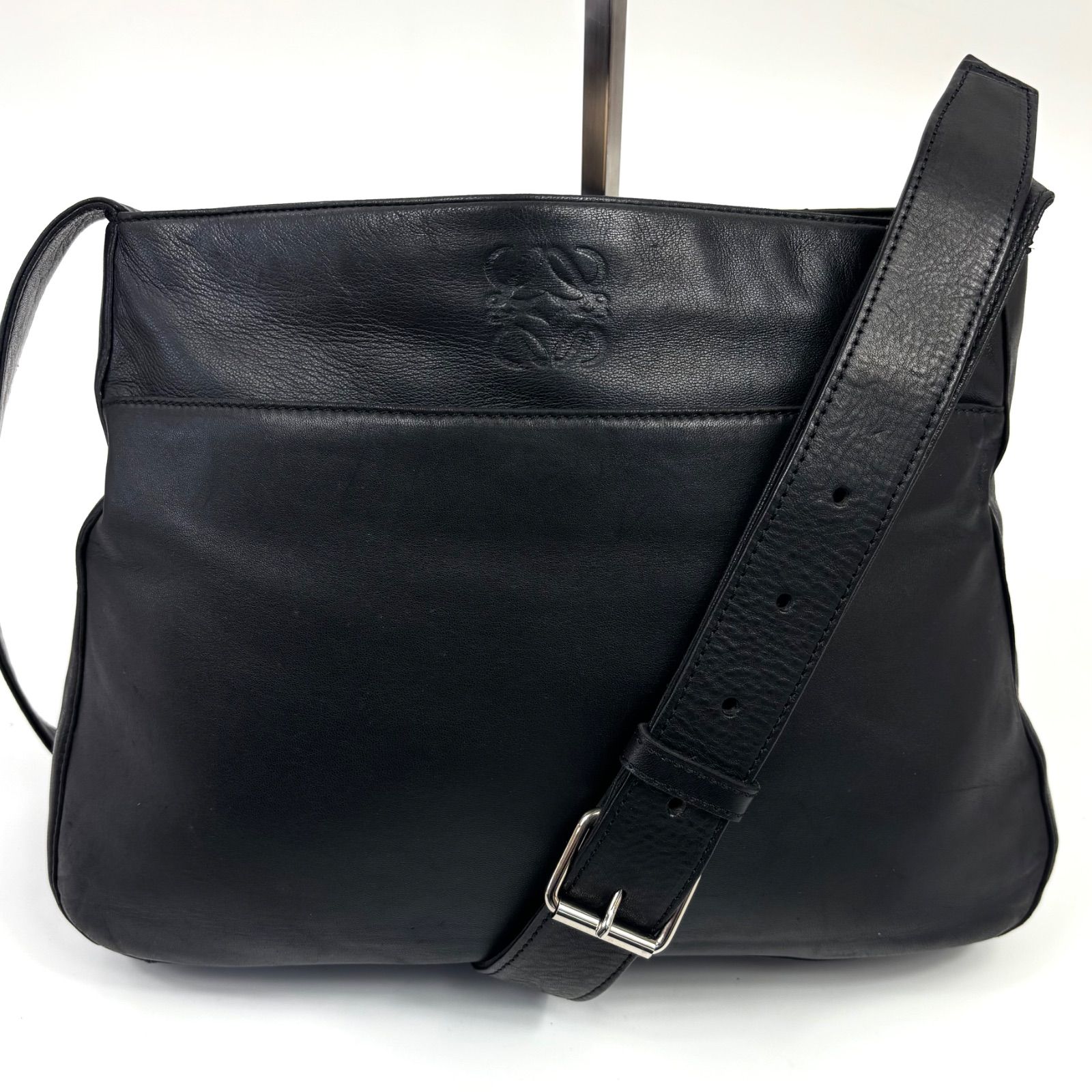 LOEWE ロエベ ショルダーバッグ ナッパレザー アナグラム ロゴ 斜め