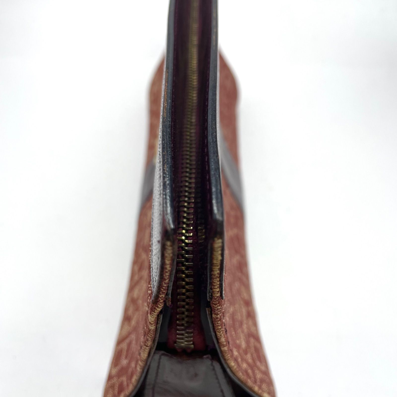 ハンドバッグ ロゴ