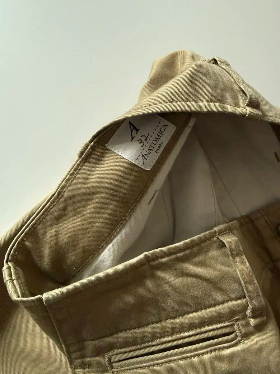 アナトミカ チノ2 ベージュ