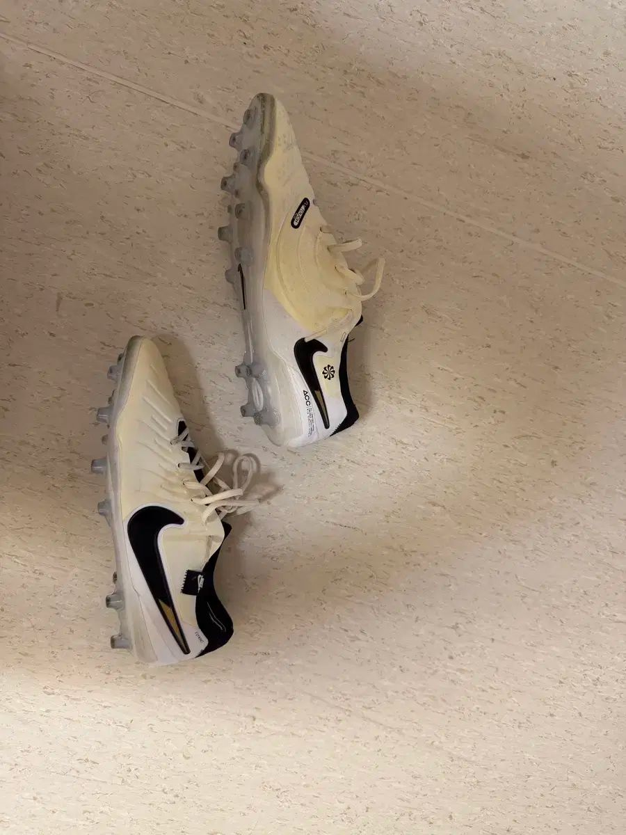 ティエンポ サッカーシューズ エリート AG 260 クリーム色