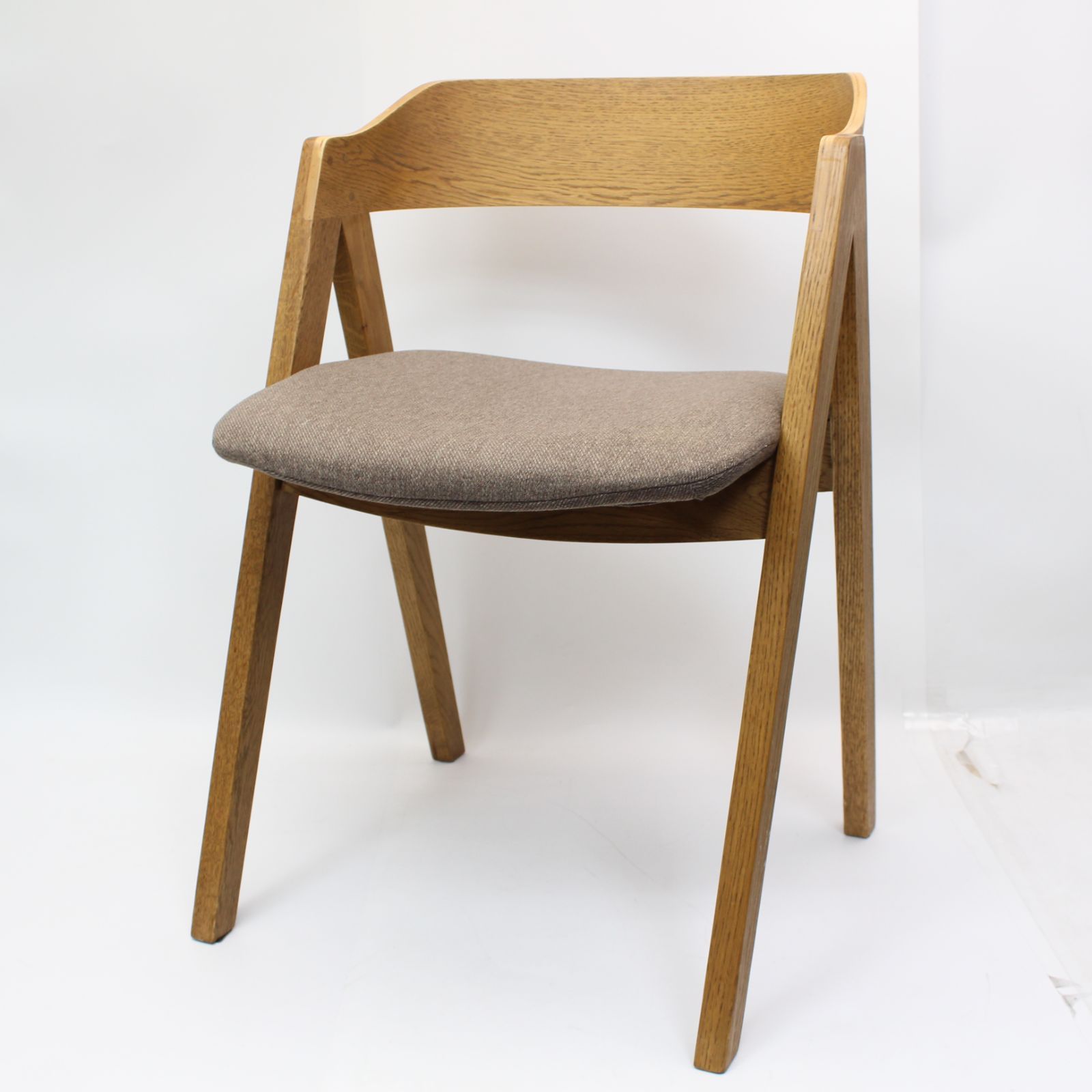 592 unico ウニコ ELEMENT エレムト ダイニングチェア 天然木 オーク材 ナチュラル 椅子