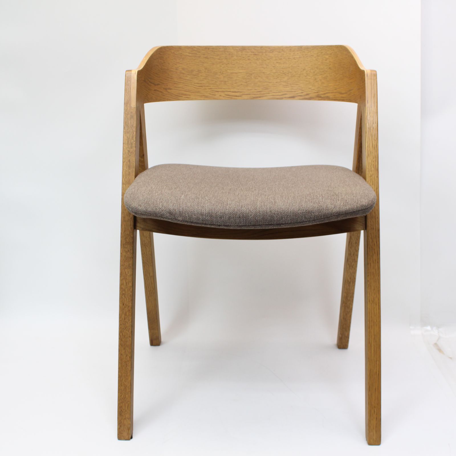 592 unico ウニコ ELEMENT エレムト ダイニングチェア 天然木 オーク材 ナチュラル 椅子