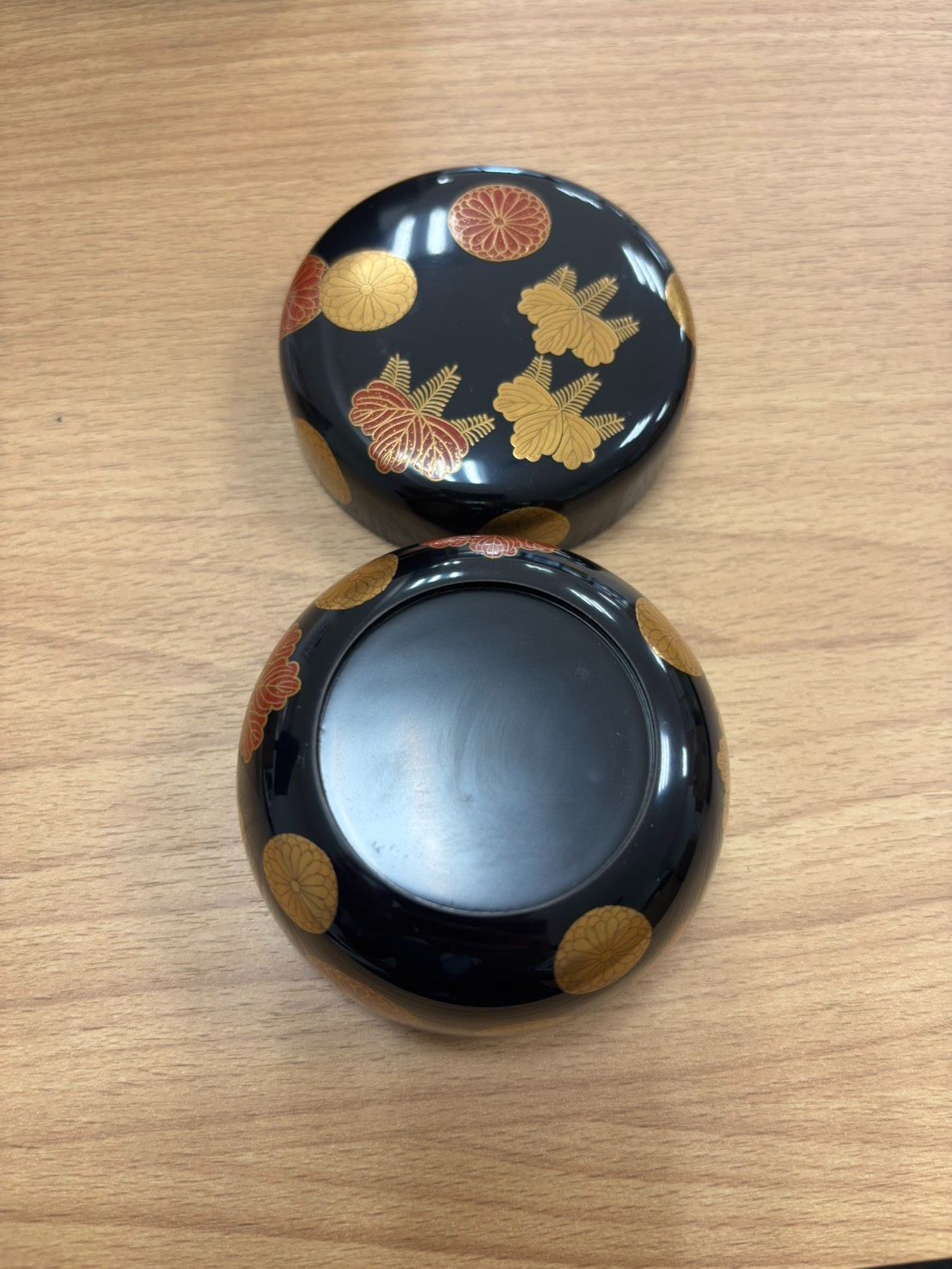 菊桐蒔絵 黒平棗