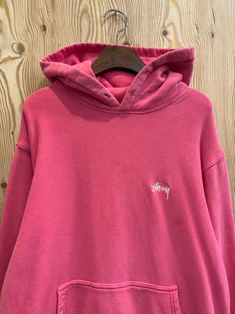 STU SaTurday of Us オーバダイド ストック ロゴ フーディー