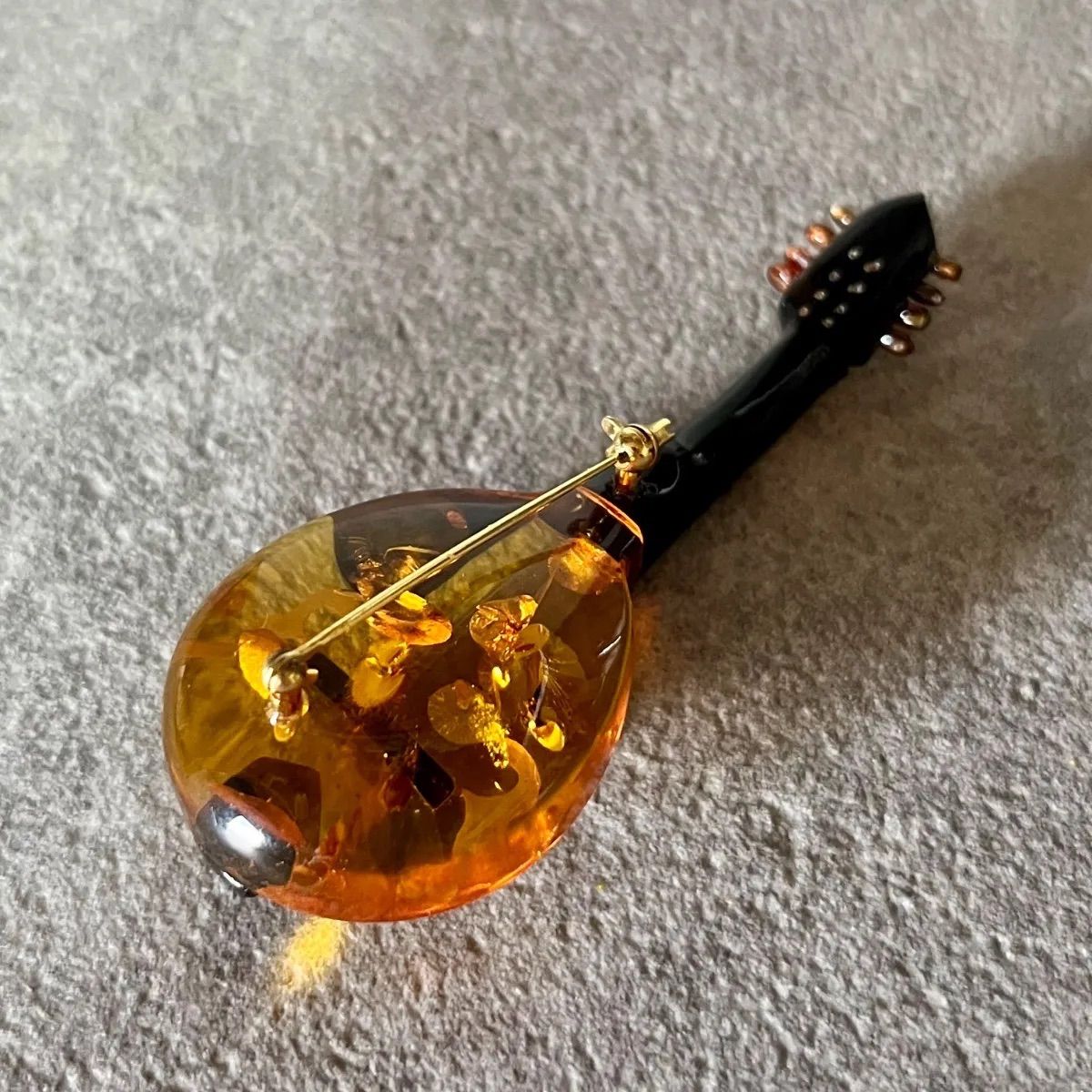 鼈甲 琥珀 マンドリン型 ブローチ 本鼈甲 べっ甲 アンバー 楽器モチーフ ヴィンテージ