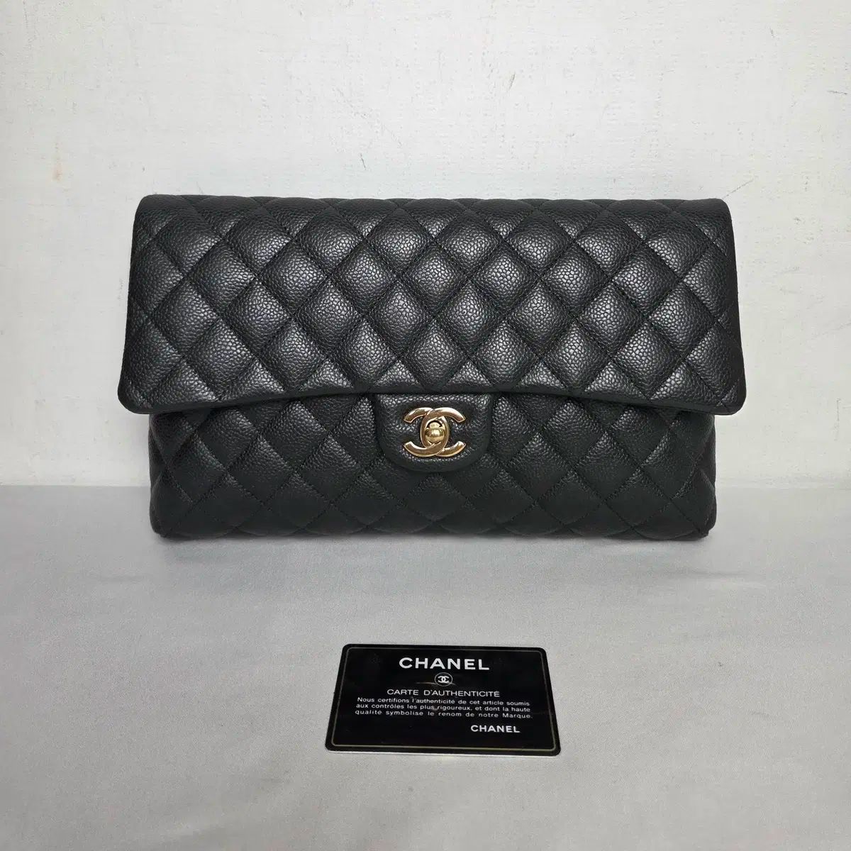 シャネル Classic フラップクラッチバッグ キャビア チャコール ゴールド