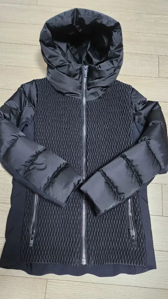 フュジャブロックさん ジュニア スキー ダウン ブラック 12y