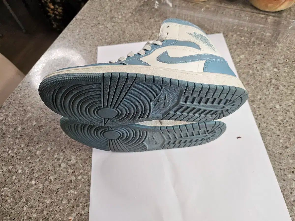  ジョーダン ミッド スニーカー 240 フラットシューズ バレエシューズ パンプス