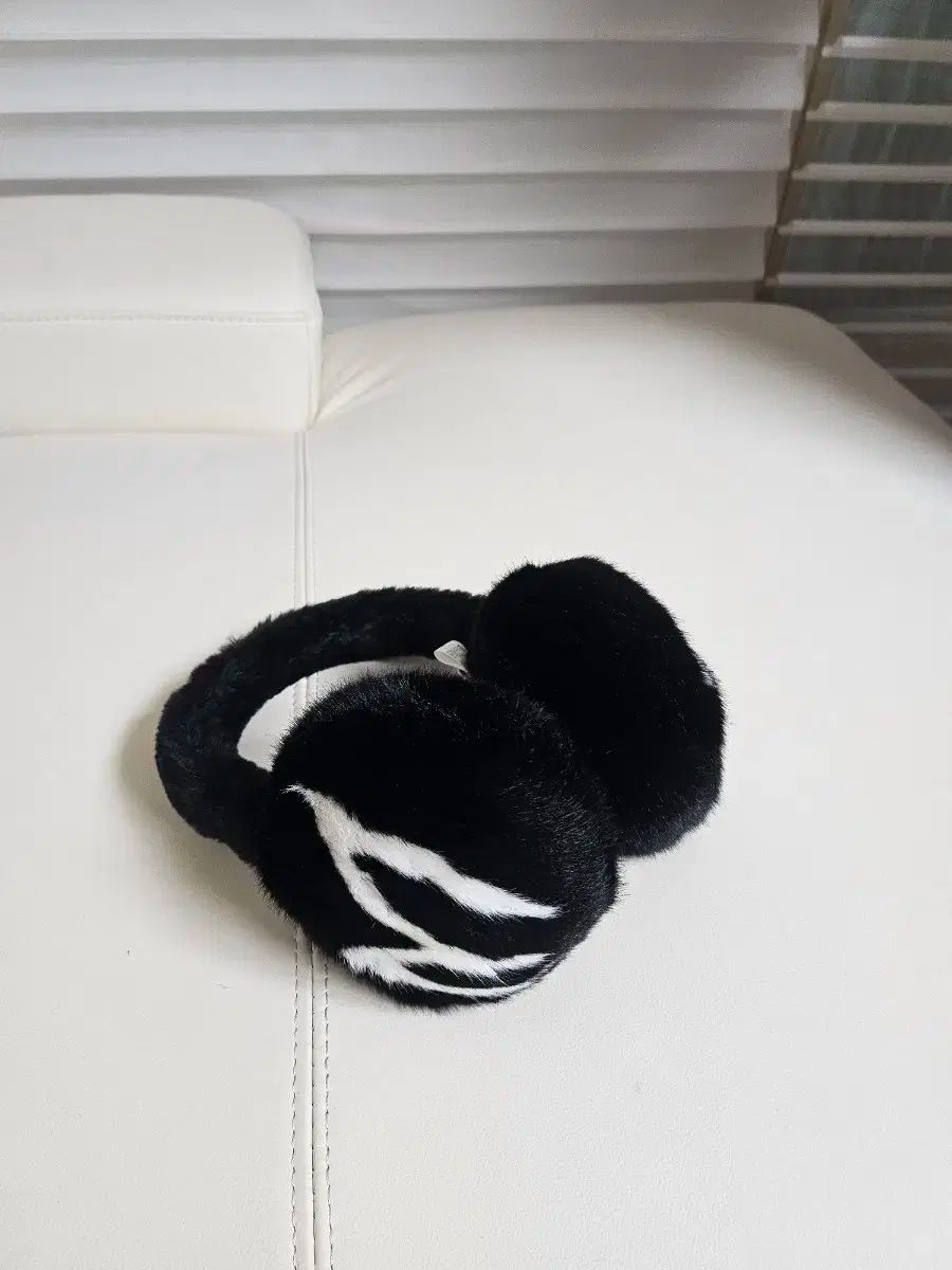 マスターバニーエディション ブラック ファー イヤーマフ