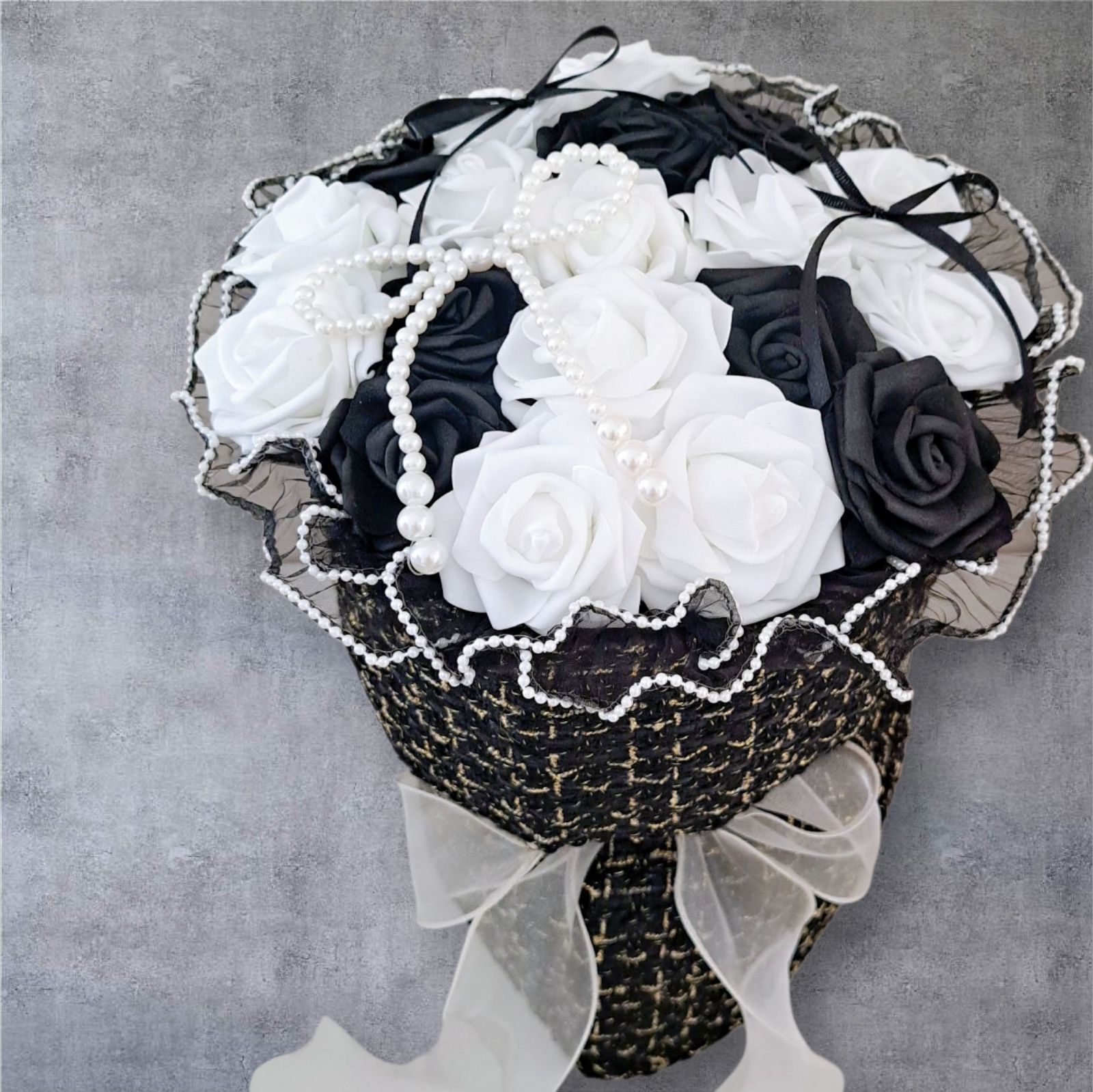 ワンホンブーケ ツイード モノトーン 花束 薔薇 造花 白黒 成人式 卒業