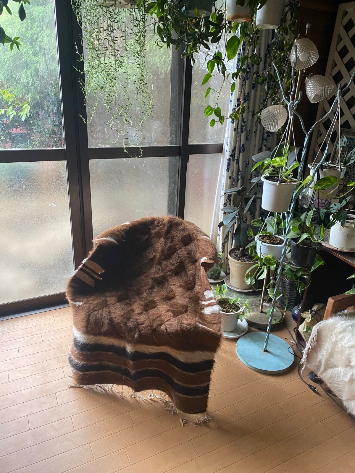 セミアンティークシイルトバッタニイェ サイドの柄が新しいものにはない柄です チョコレート色アンゴラヤギの毛で織られた艶々感半端ないシイルトバッタニエ インテリアにも 実用的にキャンプや車にも すごく暖かくて丈夫な遊牧民の知恵140年前から織られているエコな毛布