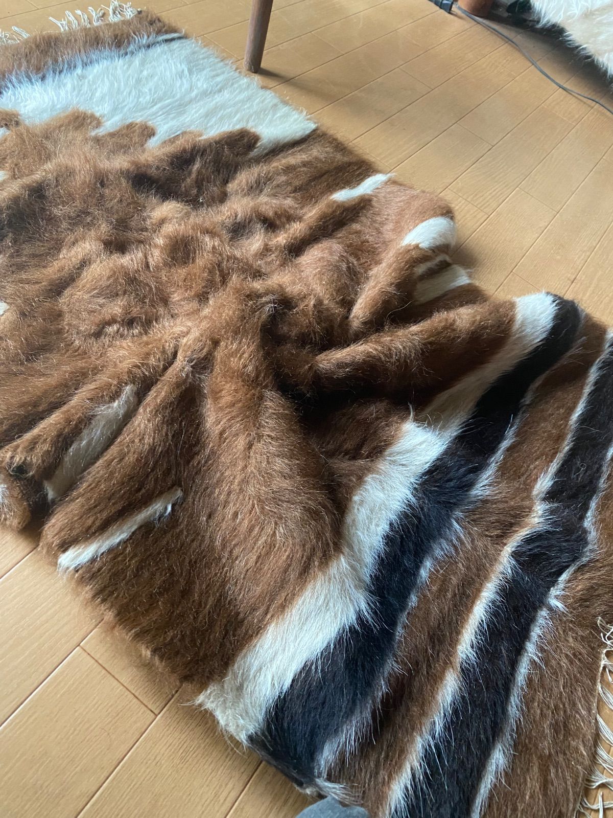 チョコレート色アンゴラヤギの毛で織られた艶々感半端ないシイルトバッタニエ