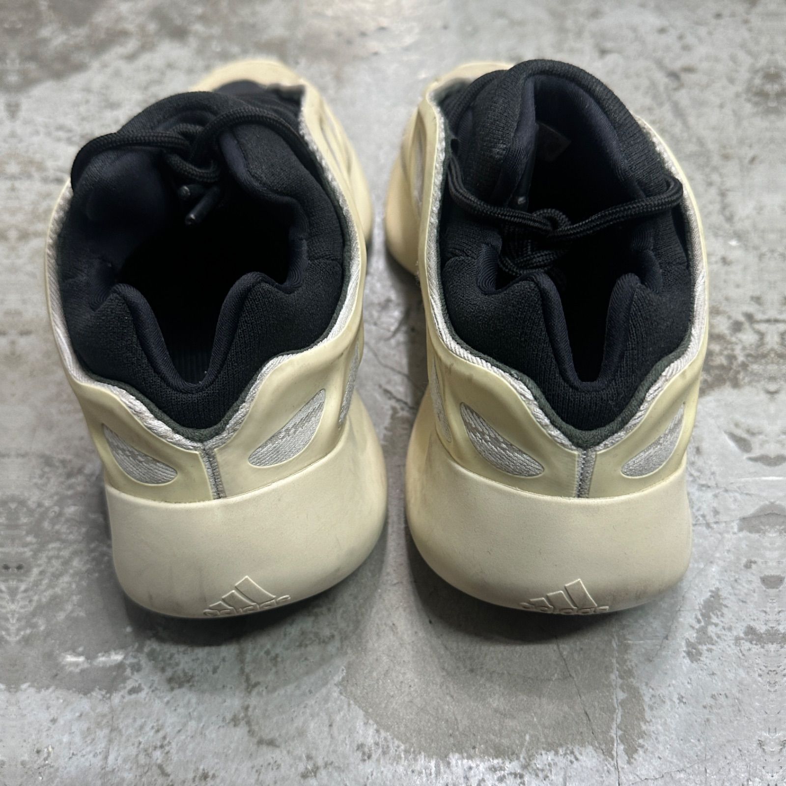 アディダス 27 YEEZY 700 V3 Azael アザエル クリーム アディダス 27