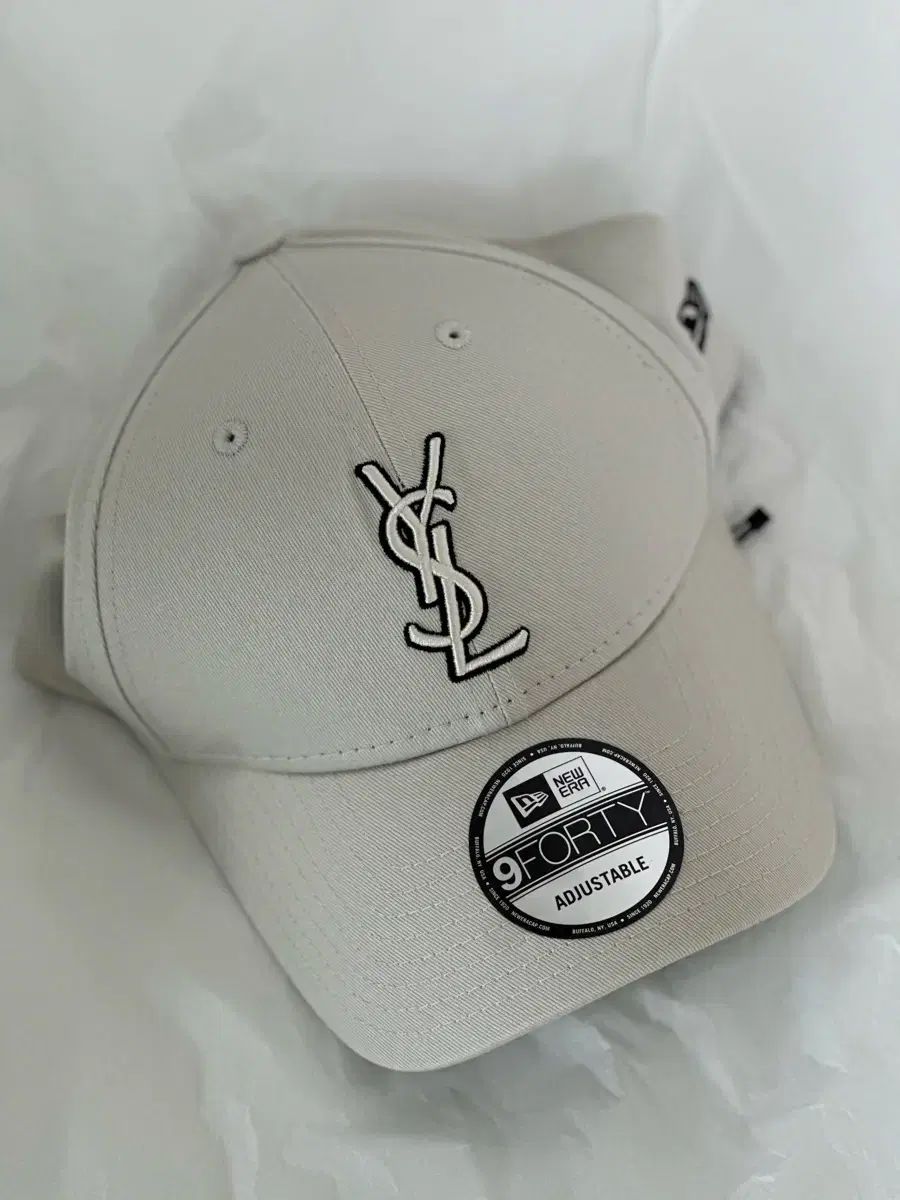 サンローラン ERA YSL ベースボールキャップ エクリュ