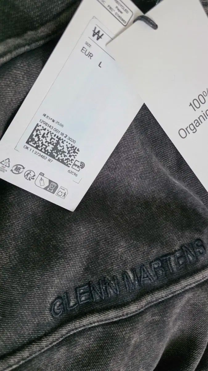 デザインフーディー Lサイズ