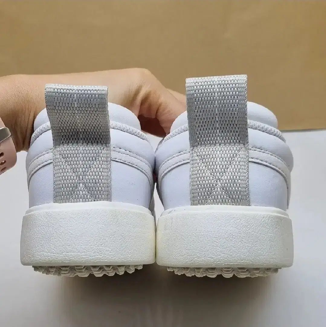 ゴルフシューズ ナイキ 24.5の通販 インフィニティ G ナイキ(NIKE) スパイクレス △ NN 大得価，爆買い 0 フォースクラシック NIKE公式 NIKE ゴルフ W