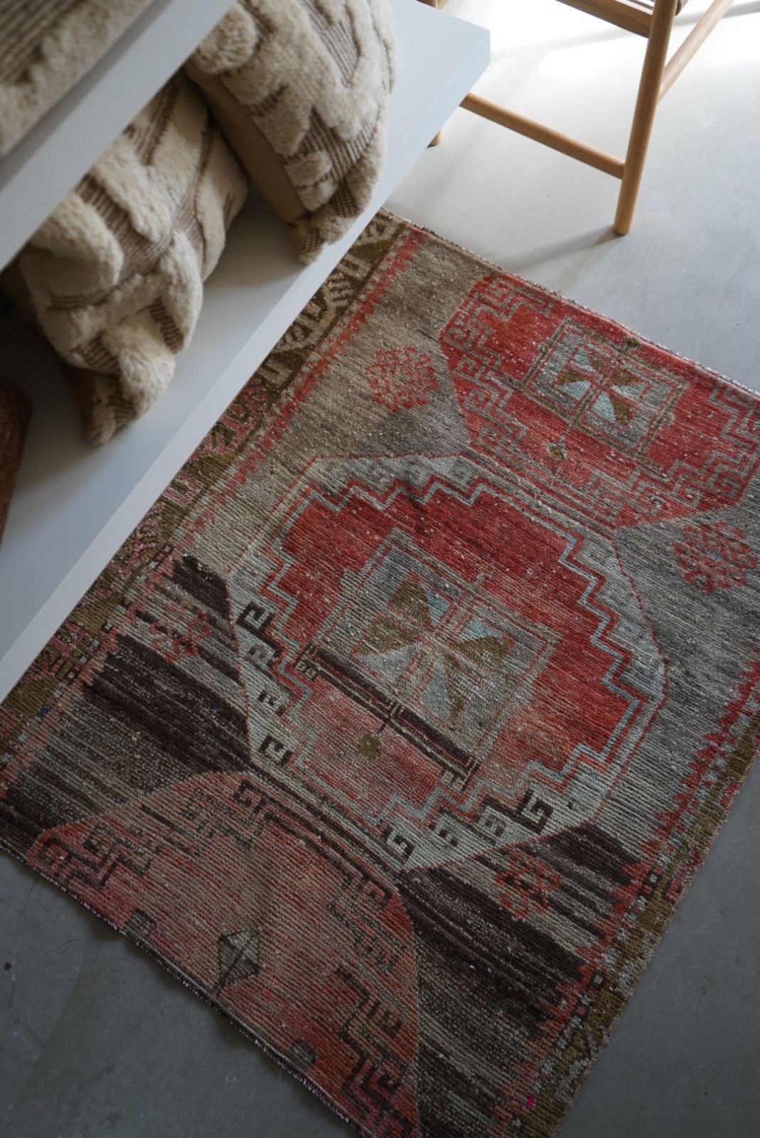 ヴィンテージラグ トルコ アナトリア スモールサイズ ブラウン 114 × 94 cm No.TR25186