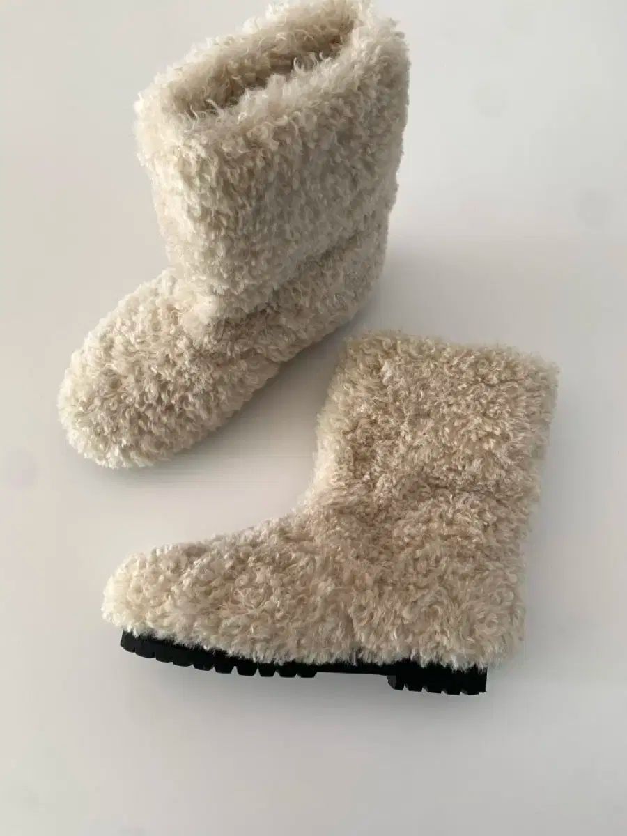 OL-seoul フェイクファー ブーツ Shearlingブーツ ベージュ 240 サイズ