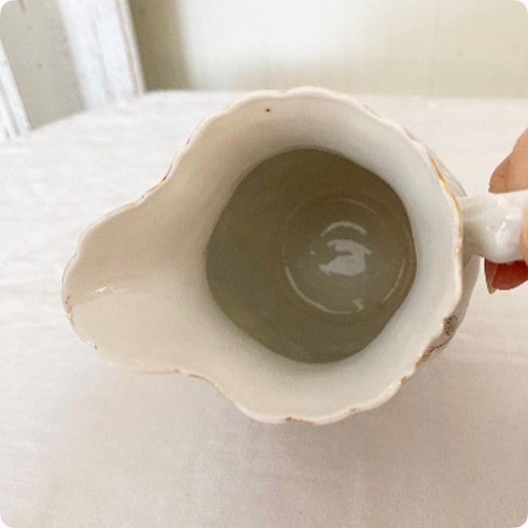 素朴で優しい花の絵柄が素敵 アンティーク