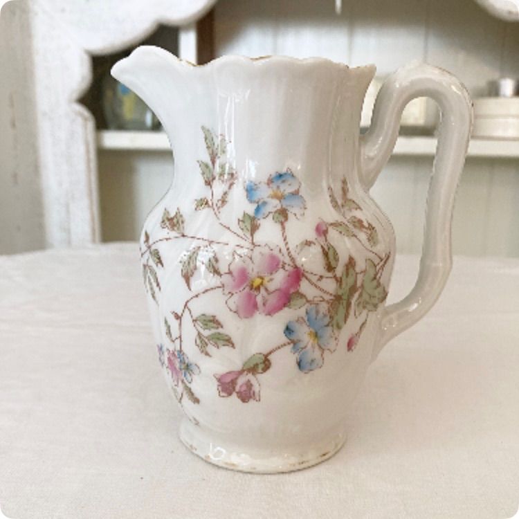 素朴で優しい花の絵柄が素敵 アンティーク