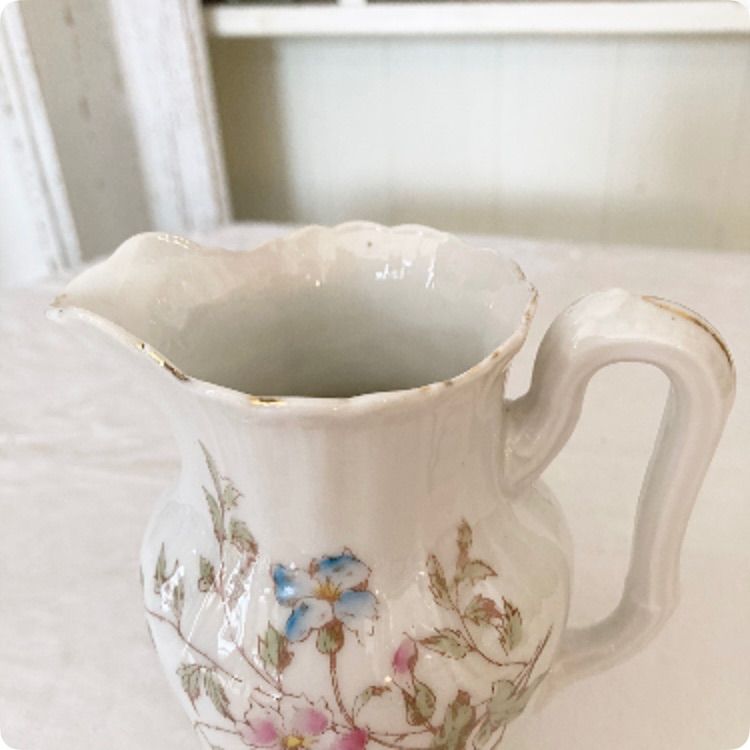 フランス直輸入 素朴で優しい花の絵柄が素敵 アンティーク ミルクピッチャー