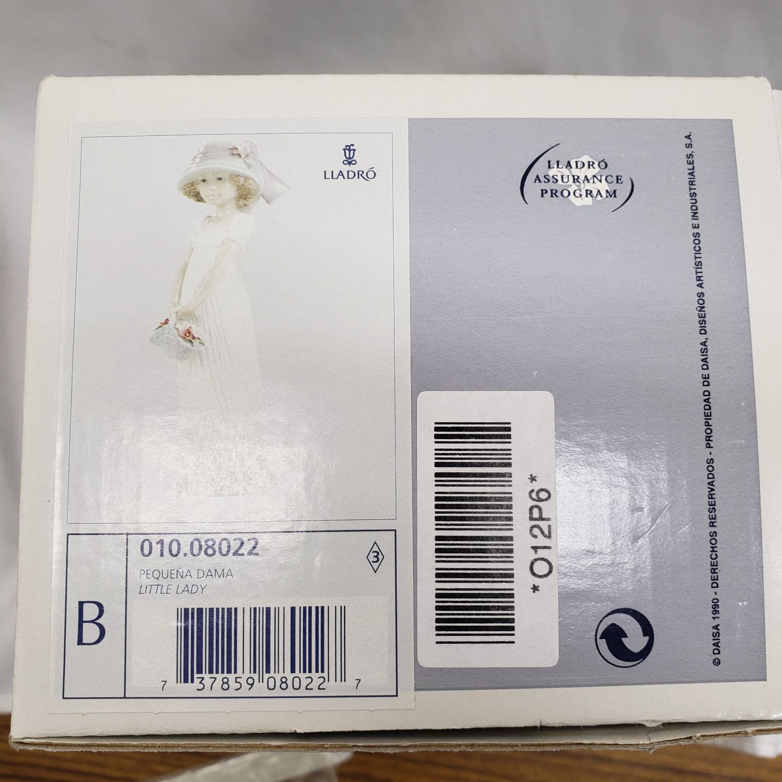 リヤドロ 幼い貴婦人 フィギュリン 8022 STEELWINDOWSANDDOORS_COM