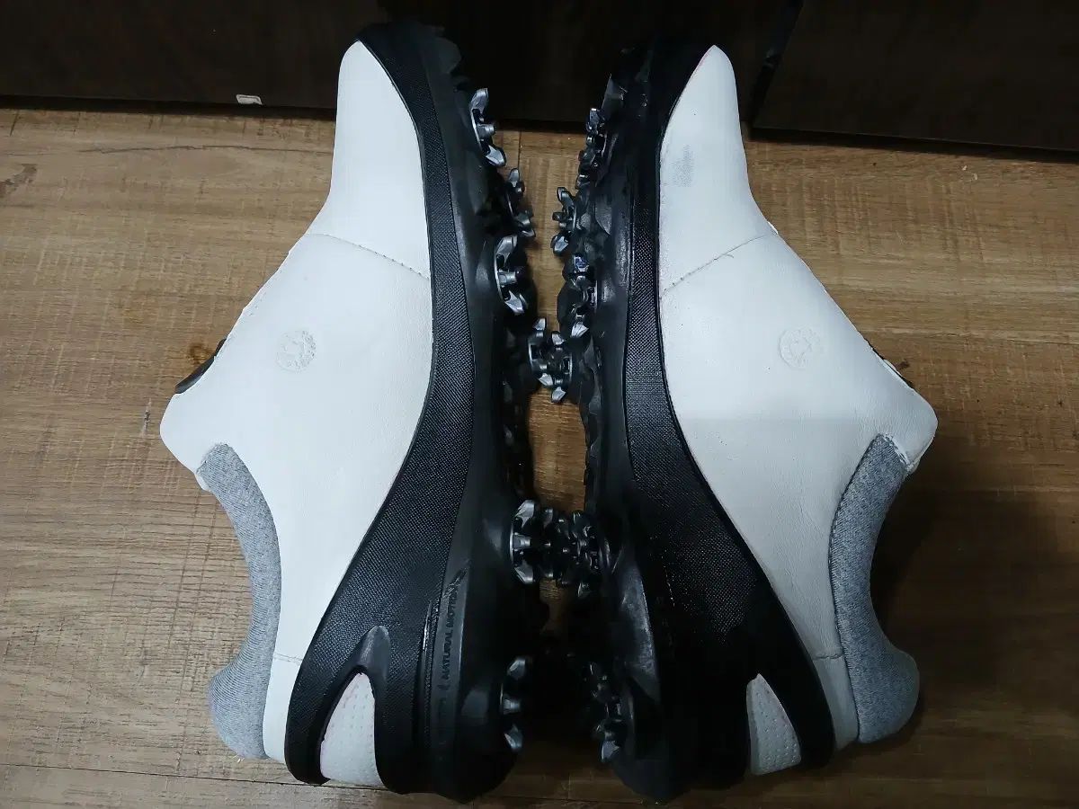 ゴルフシューズ