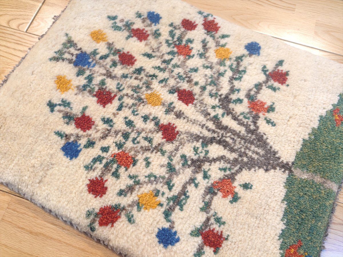 アイボリー 緑色