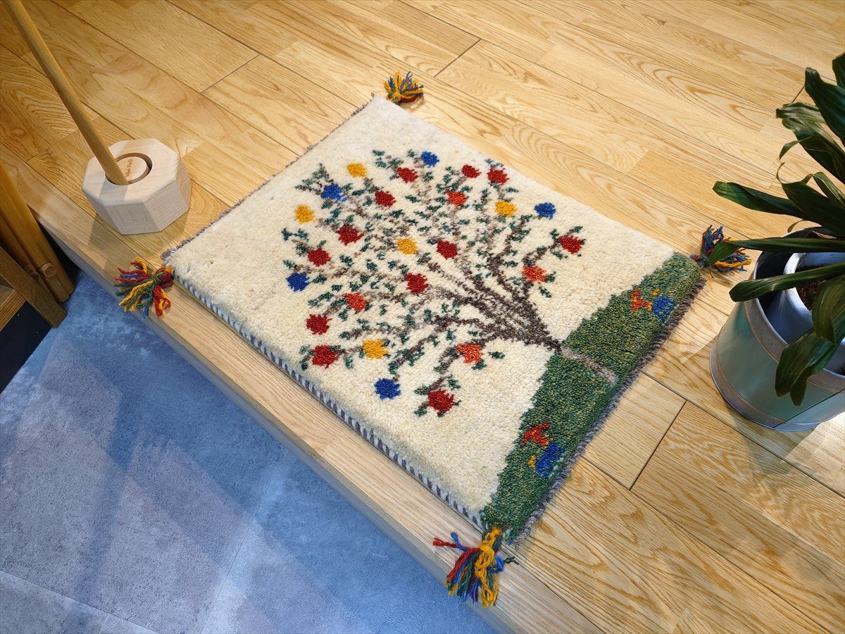 ペルシャ ギャッベ 玄関マット小 ラグ 53.5x42.5cm アイボリー 緑色 ザクロの木 風景 NN20369