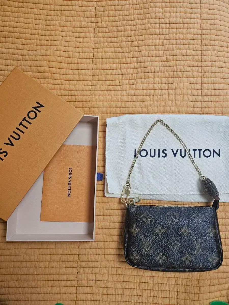 ルイヴィトン ミニ ポシェット アクセソワール