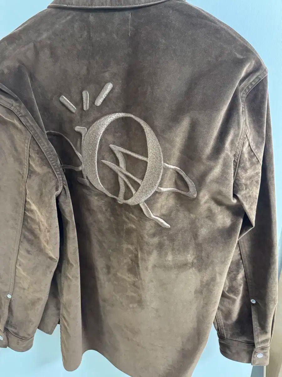 絶対必見! 48 ディオール x カクタス ジャック トラヴィス スコット ブラウン オーバーサイズシャツ 人気ブランドも送料無料！