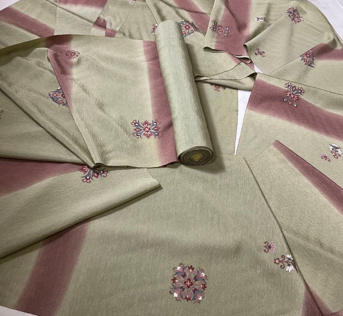 kimomo one kimonoarisa こちらは センスの良い着尺反物 暁雲 浜ちりめん 小紋 暈し 正絹 通産大臣賞受賞 着物小紋 名古屋帯袋帯洒落袋帯半幅帯です